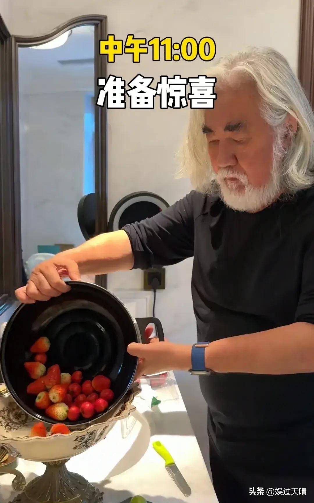 73岁张纪中凌晨五点起床为老婆泡茶做早餐,吃药暴露身体真实情况