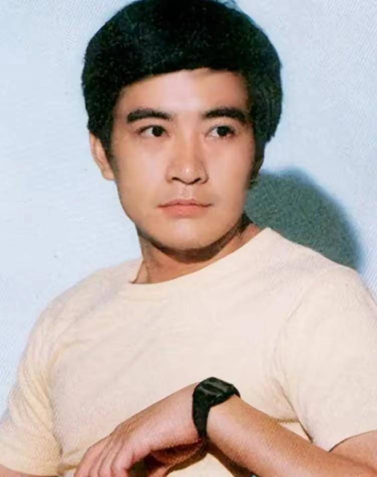 演员,曾红过陈道明,妻子遇害后一代男神就此消失_周里_付春英_张巍陪