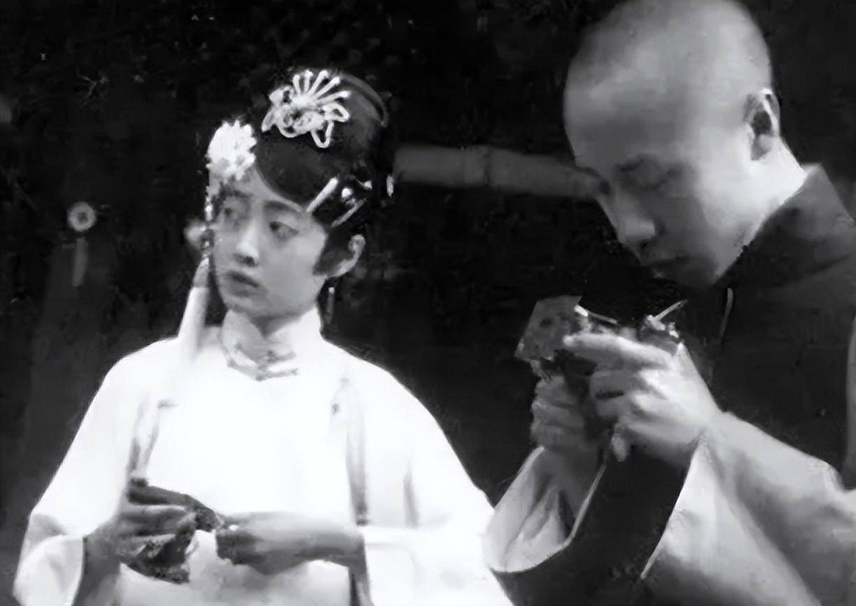 和皇后婉容有染的侍卫,靠着溥仪给的400大洋,如今子孙身价过亿