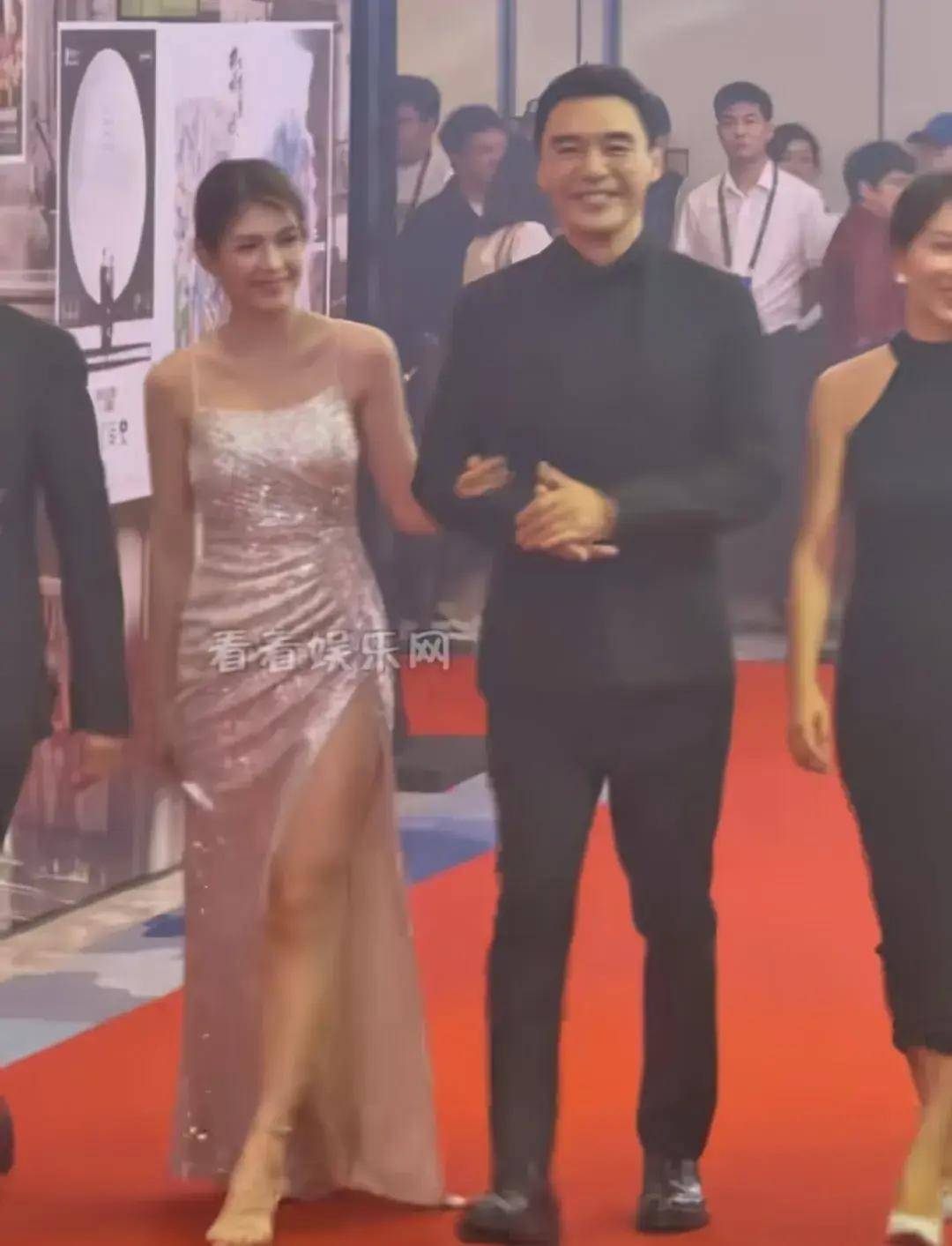 71岁的钟镇涛现身金鸡奖,状态太好看不出年龄,网友:也就50多岁