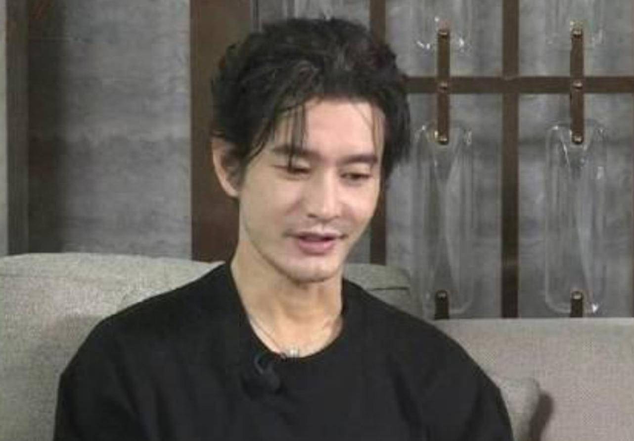 黄晓明不再忍耐,再次公开回应与叶柯恋情,网友:杨颖在家笑出声