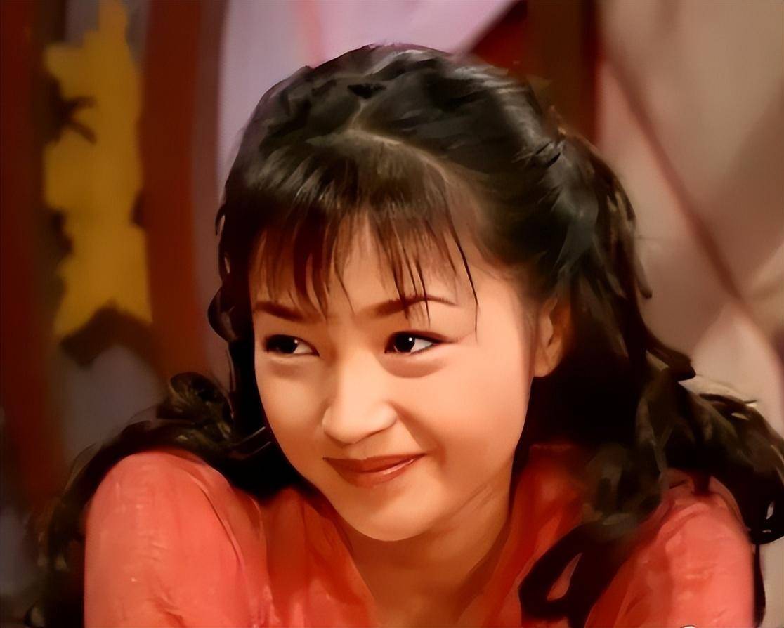 25岁爆红,让黎明爱而不得,"最甜港姐"李绮红却难逃家族魔咒