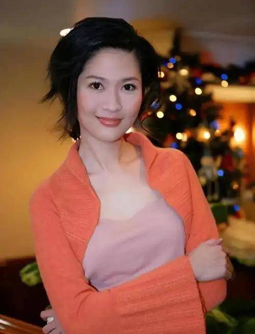 与冯小刚夜宿8小时,花陈红老公上千万元的沈星,如今怎么样了?