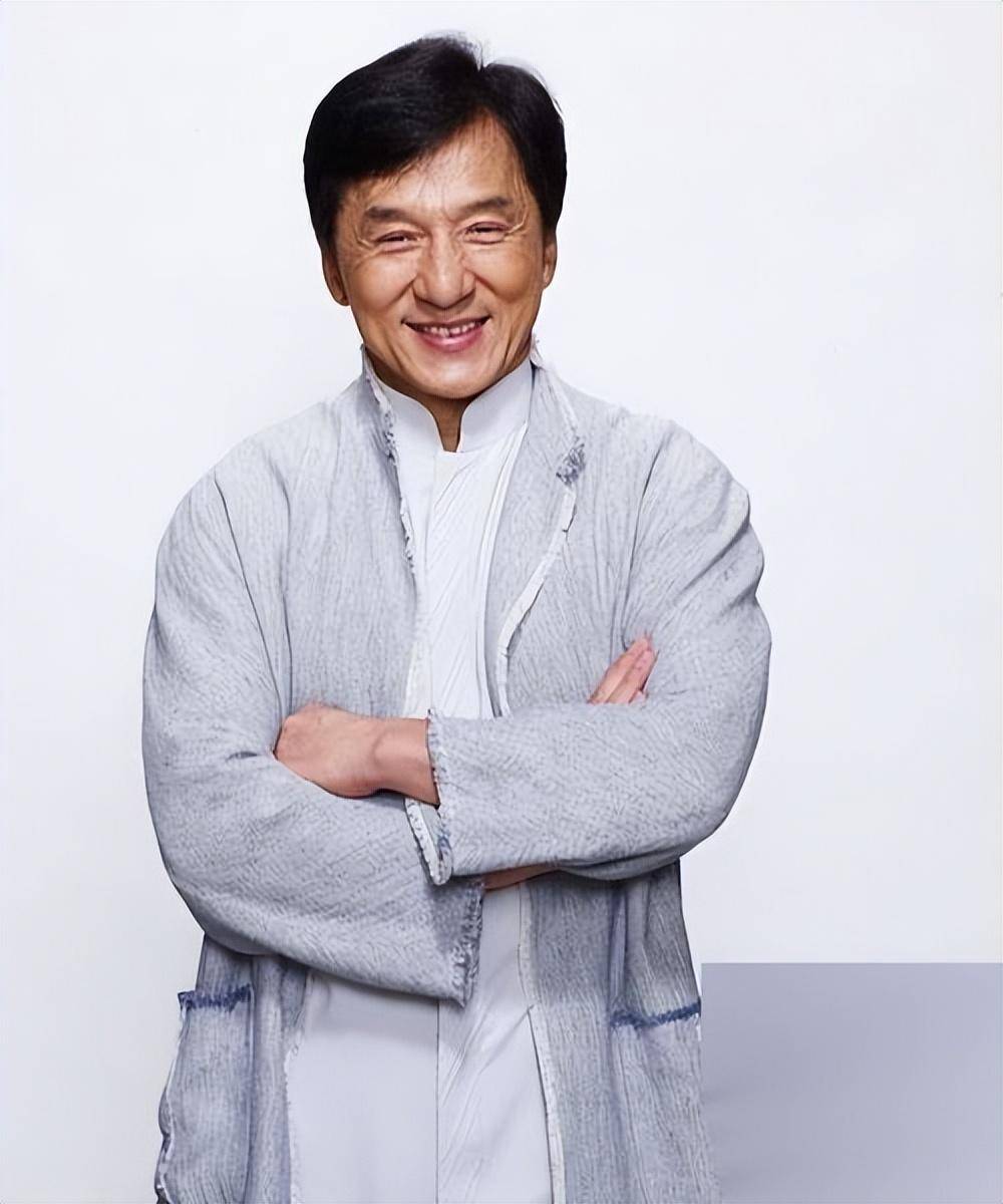 "小龙女"吴卓林:成龙不认,母亲虐待,去国外定居后现状如何?