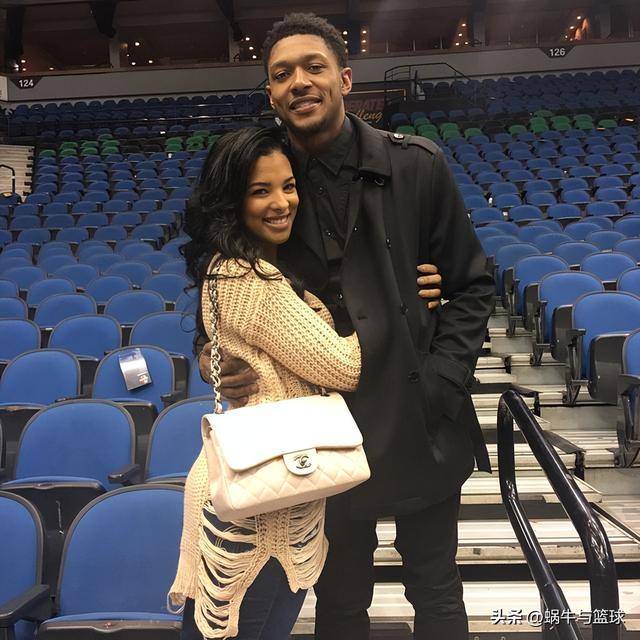 在一段时间之后,比尔在摩天轮上向卡米娅表白,随后的感情一直很稳定.