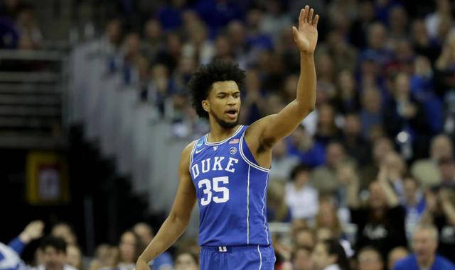 回顾2018年选秀大会,太阳队以状元签选中艾顿,国王队选择巴格利作为