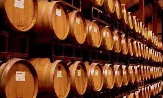 原油一桶是多少公斤_为什么国际用桶计量石油_石油计量单位桶是多少