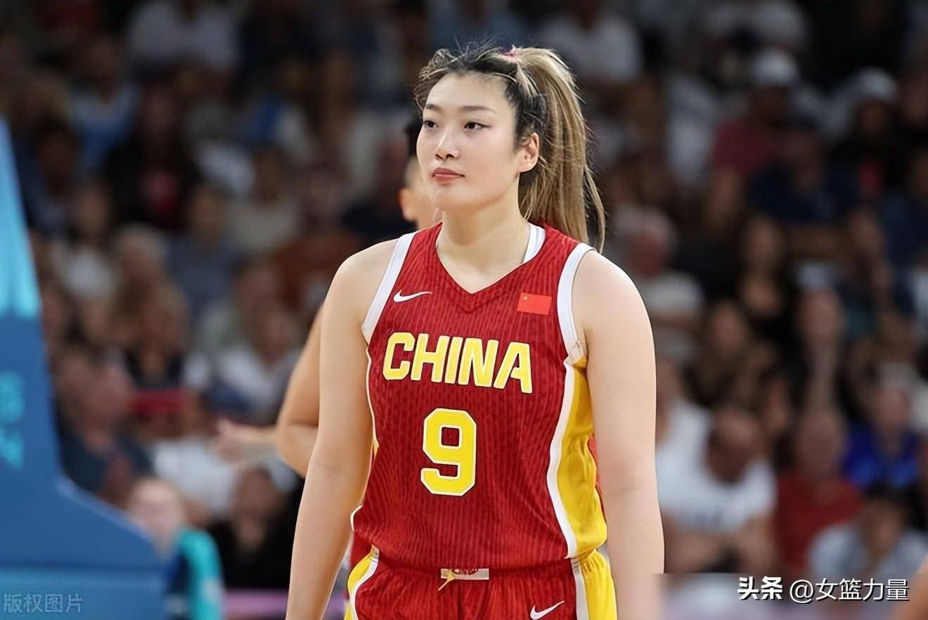 “中国女篮的拼搏精神，感动了无数球迷！” 