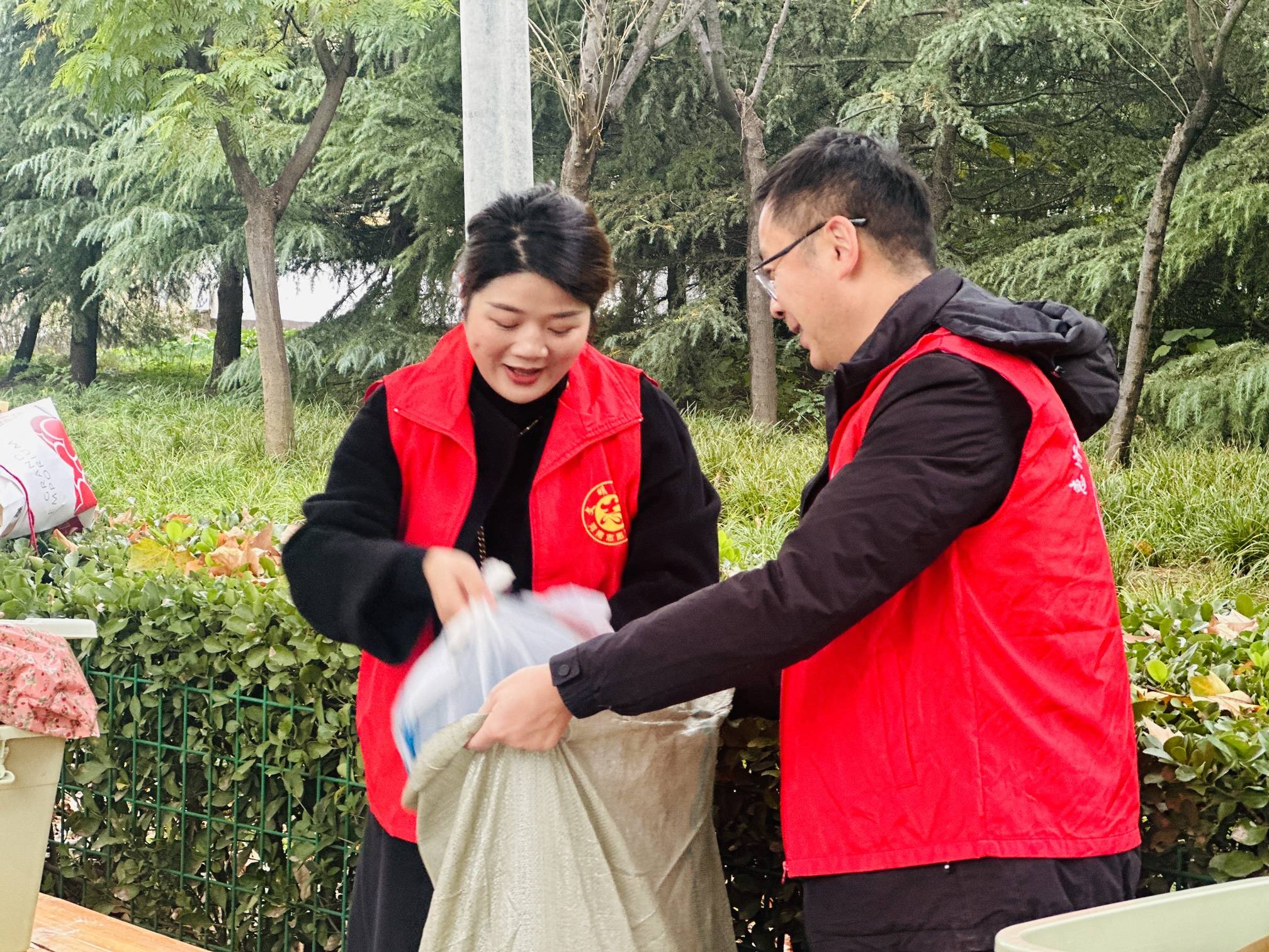 衣暖童心 为爱而行—— 惠济区实验幼儿园爱心捐赠主题活动