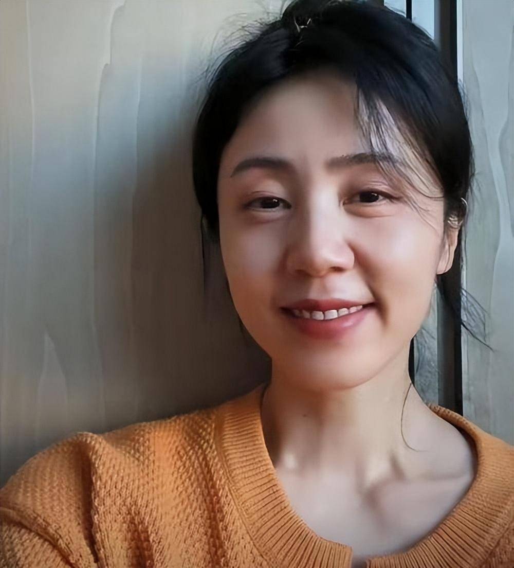 孙莉晒秋日自拍,眼窝凹陷明显,被网友吐槽说像个老奶奶一样