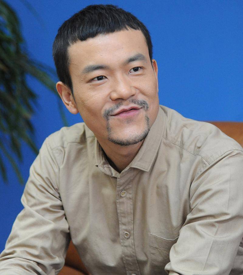 代"廖凡,出道24年从不拼爹,妻子是周星驰的黄金拍档_电影_演技_电视剧