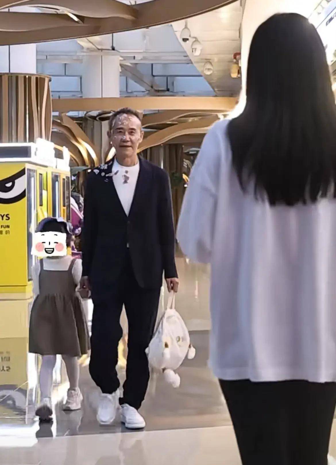 73岁张纪中女儿刚满月_田朴珺_和田朴_父女