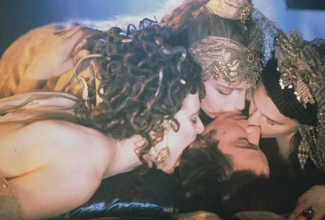 5部大尺度影片推荐！性感尤物莫妮卡，激情演绎的艺术片！_男人_女神_因为