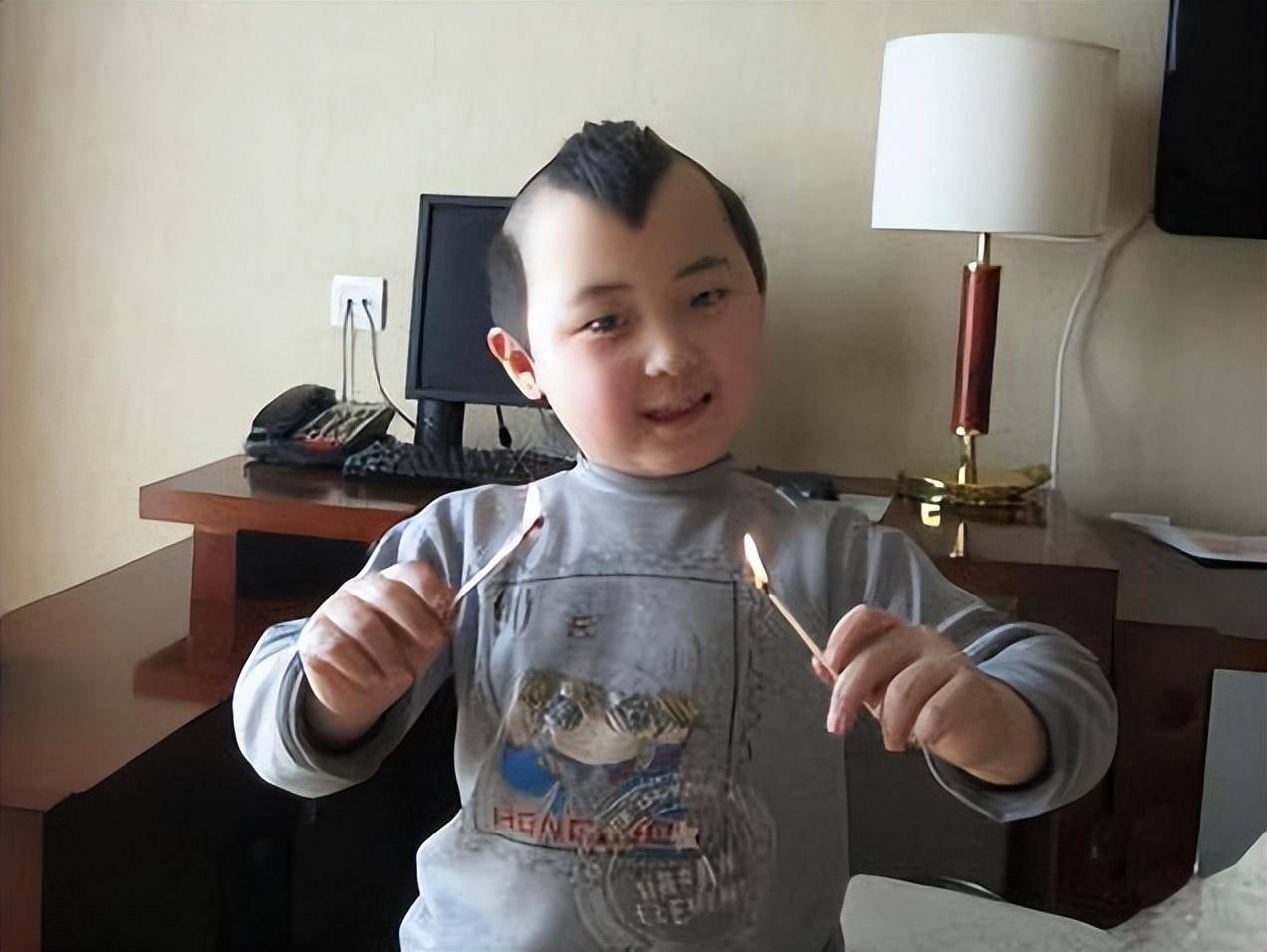 河北天才少年邓鸣贺:6岁爆红8岁去世,患病登春晚,结局谁买单?