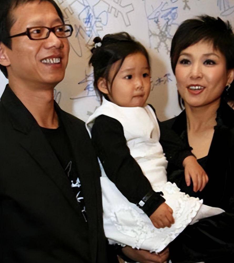 一婚娶史可,二婚娶李静,好友李宗盛说:愿意嫁给他的人都太冒险_黄小茂