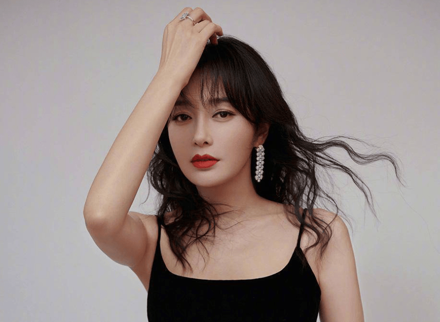 错失初恋黄晓明,拒绝陆川求婚,45岁未婚未育的秦岚到底追求什么