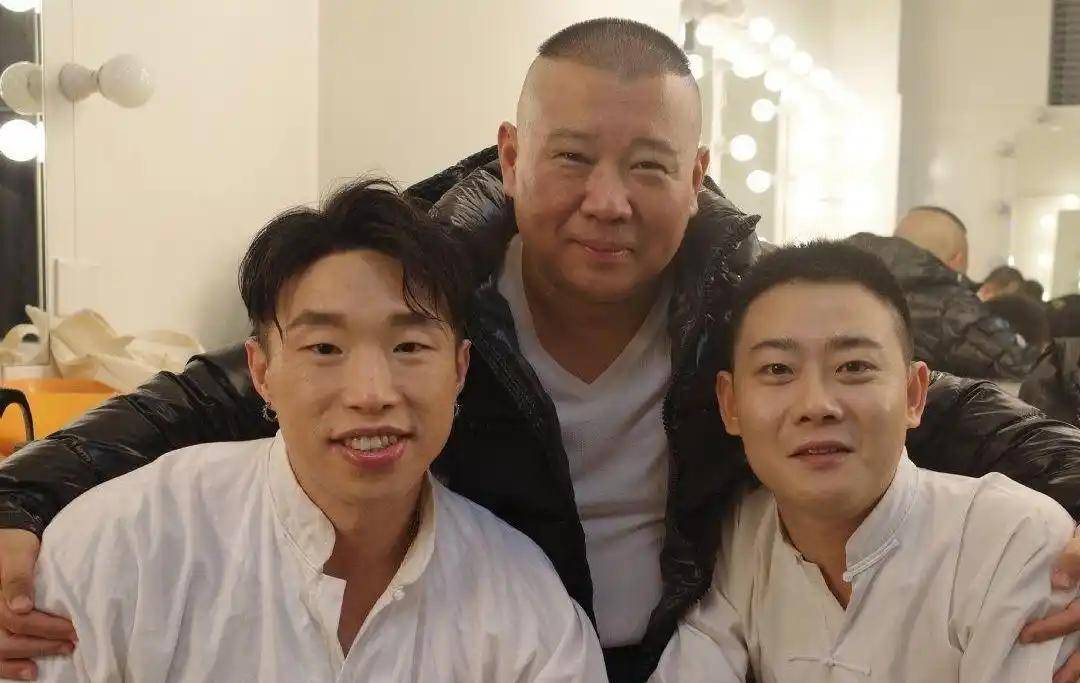 烧饼任德云社副总,栾云平被压一头,网友为其鸣不平,评论区失控