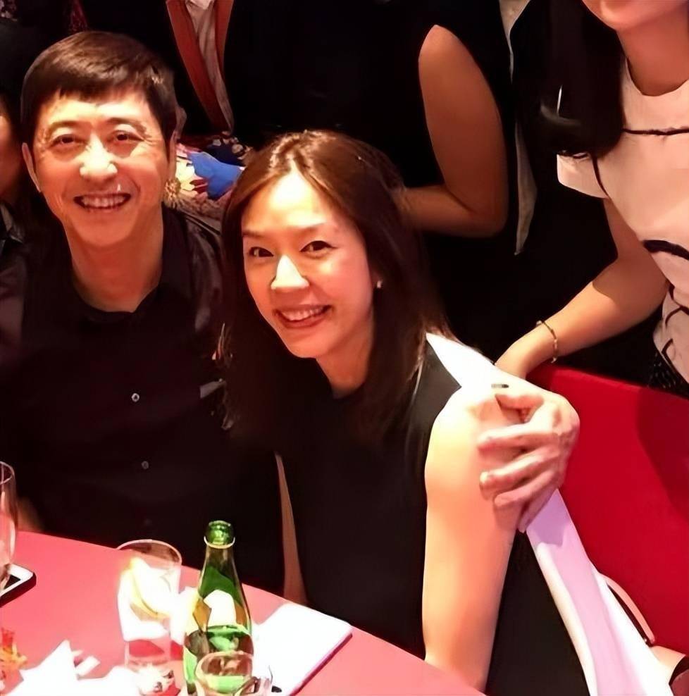 63岁庾澄庆和49岁妻子罕见同框,两人结婚8年育有一儿一女_张嘉欣_音乐