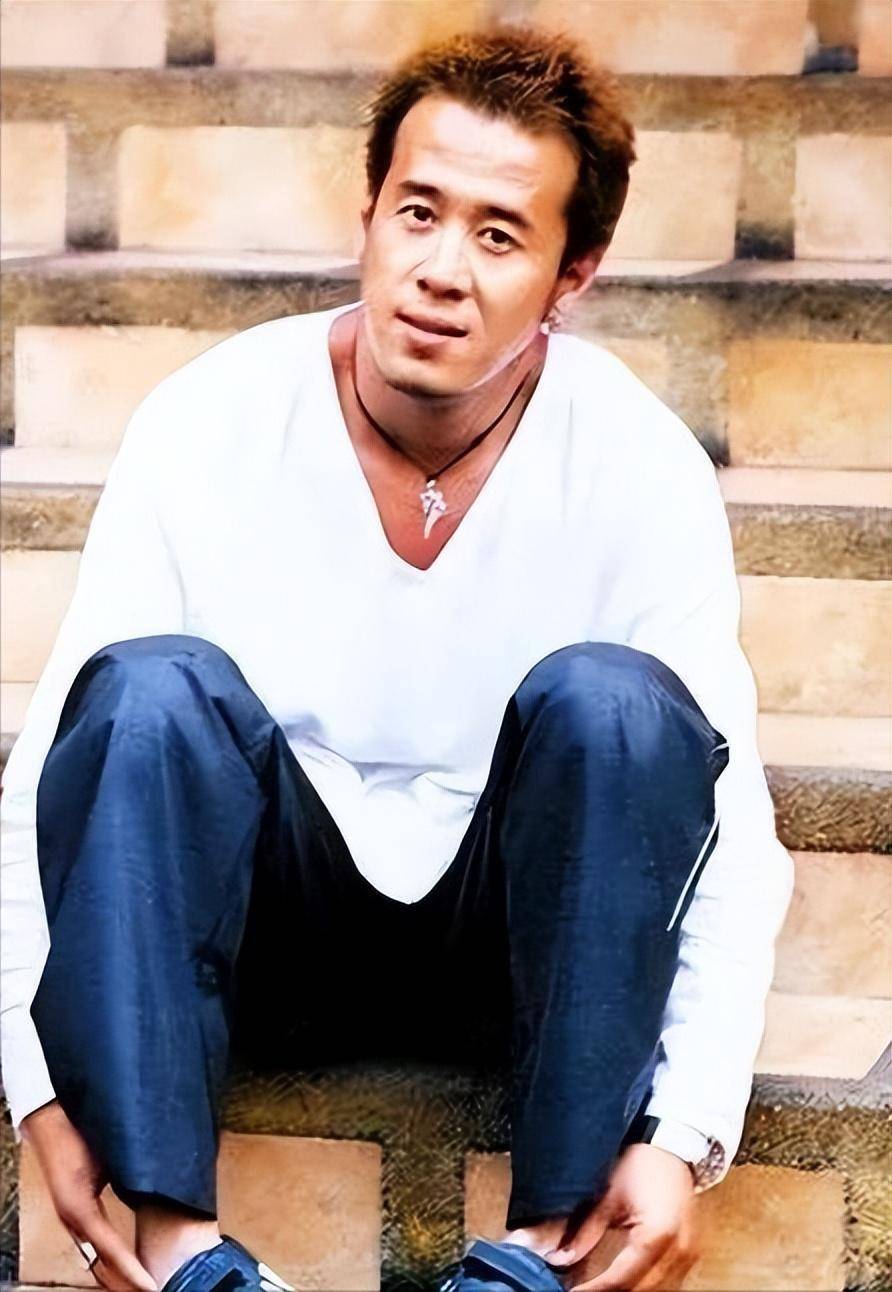 从歌手导师沦落到街头卖唱,杨坤现在的境遇,只因得罪了刘德华?