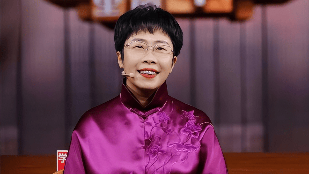 她主讲《武则天》系列,也成为《百家讲坛》最年轻的主讲