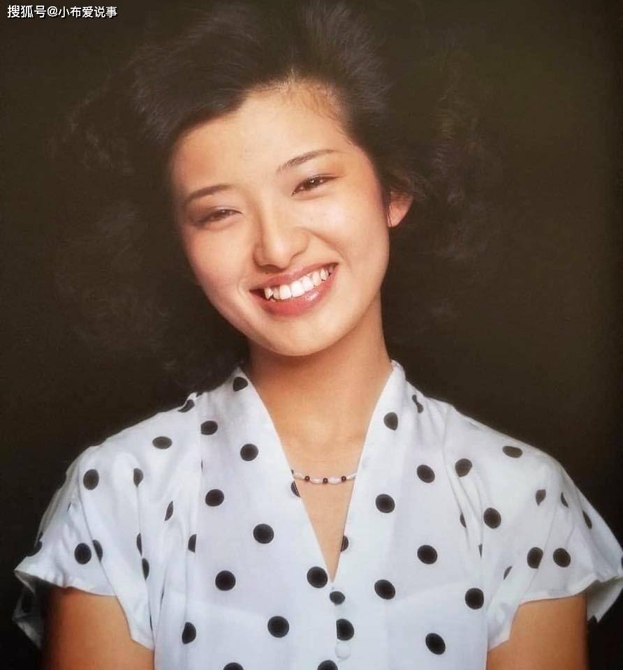 隐退42年,山口百惠63岁当上了奶奶,如今身材发福,全无当年清纯美貌!