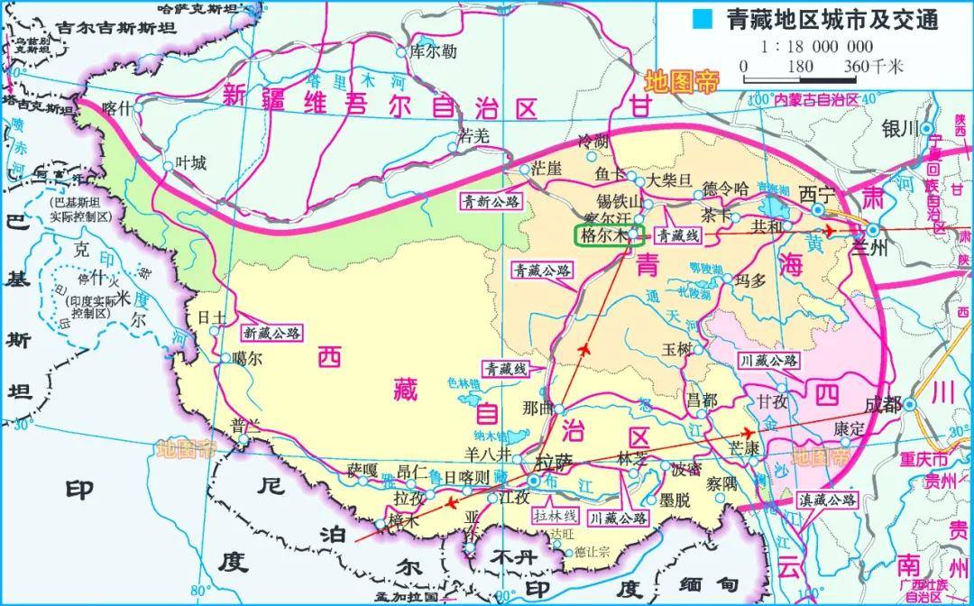 唐古拉山镇中心位于沱沱河南岸,青藏铁路沱沱河站位于沱沱河北岸,海拔