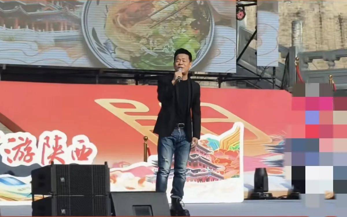 铁主任孙浩咸阳演出,再唱成名作《中华民谣》,许久没见白了不少
