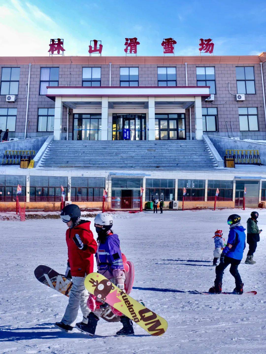 齐岳山滑雪场图片