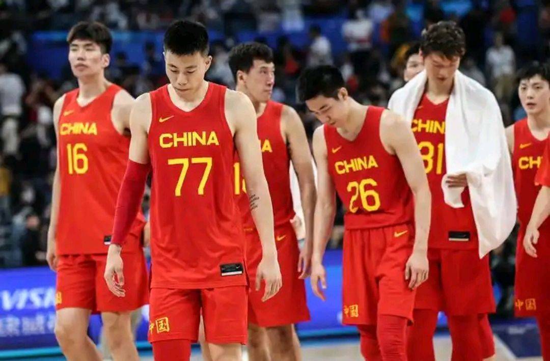中国男篮3位建队基石！2大1小，归化球员迎喜讯，明年就能上场