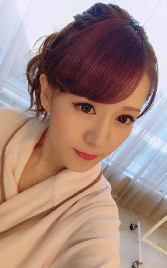 岛国业界美女,1米68顶级御姐!这身材妆容和气质,绝了!