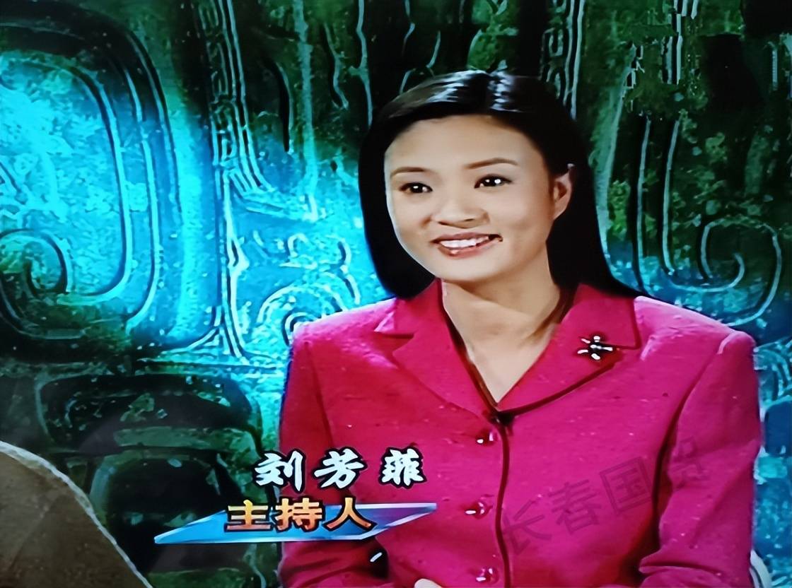 她是央视最惨主持人,男友被判死缓,丈夫诈骗入狱,现在过得如何
