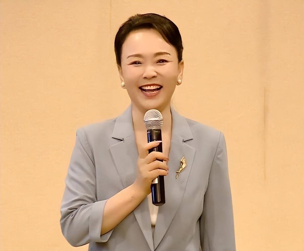 蓝海集团负债超35亿,同意进入破产重整程序,副董安英已停更一年