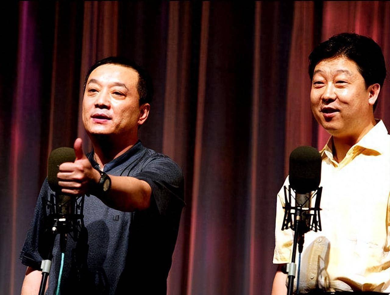 这位能够和潘长江,蔡明同台献艺的咱妈一级演员,这位精通钢琴,小号