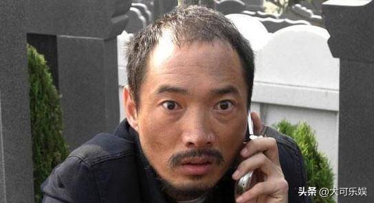 尤其在《无处藏身》中,李易祥饰演的杨兵潜