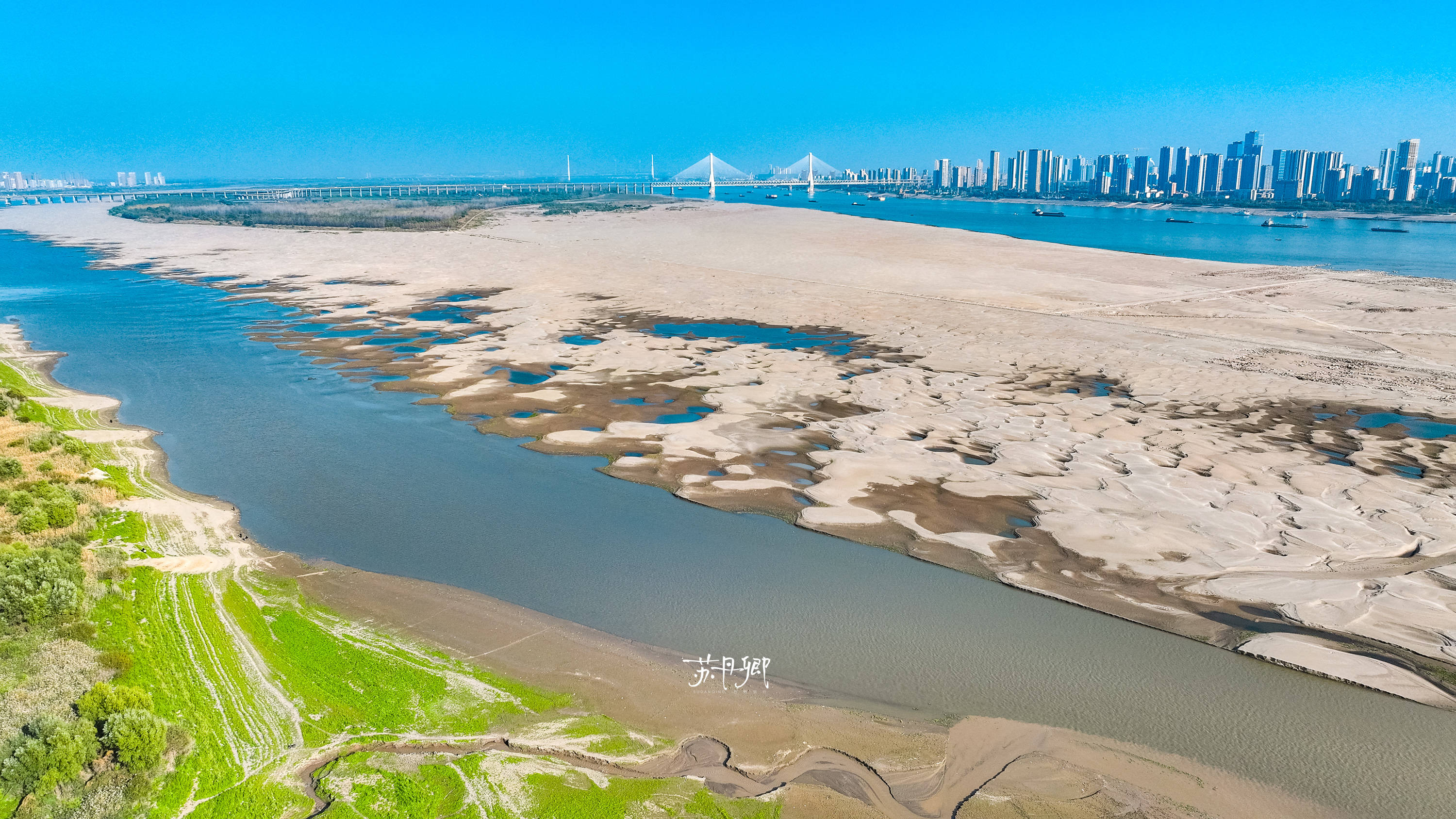 9平方公里的天兴洲:一半沙漠一半海水