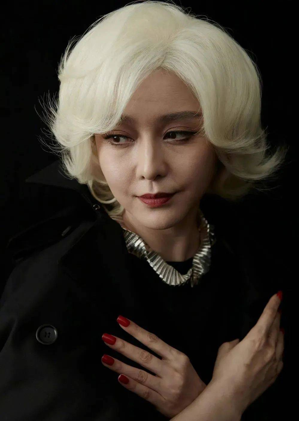 43岁范冰冰白发造型,诠释优雅从容的岁月之美,连皱纹都是美的!