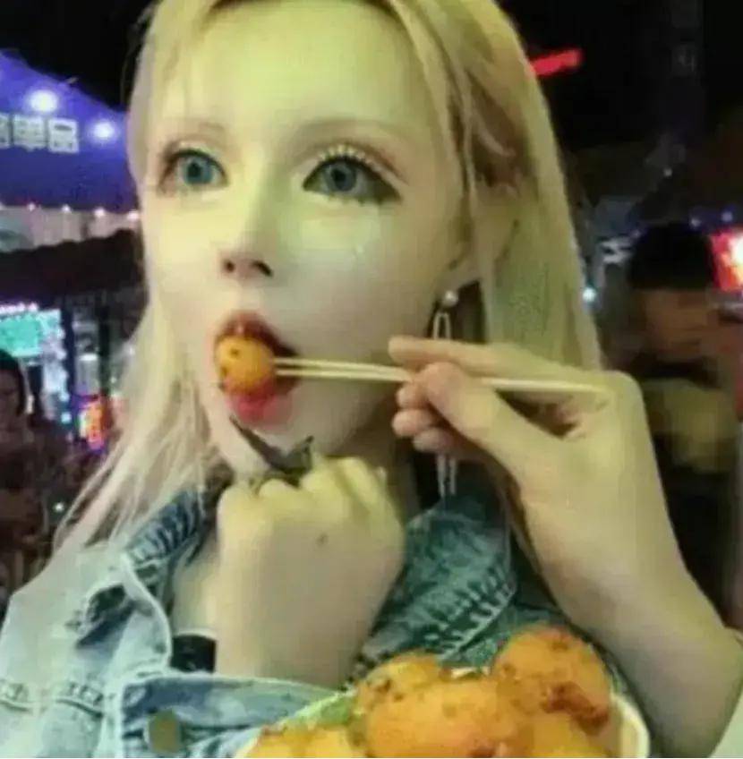 五年前,那个把自己整成"真人芭比"的网红迪丽拉,现在后悔吗?