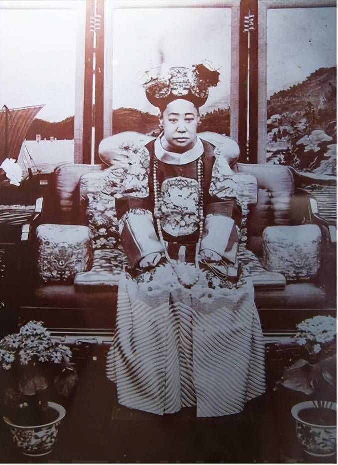 隆裕太后生活优裕,又没有疾病,怎么在清帝退位第二年就去世了?_紫禁城_光绪帝_清廷