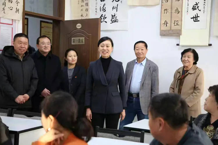 张书记到怀来县老年大学调研