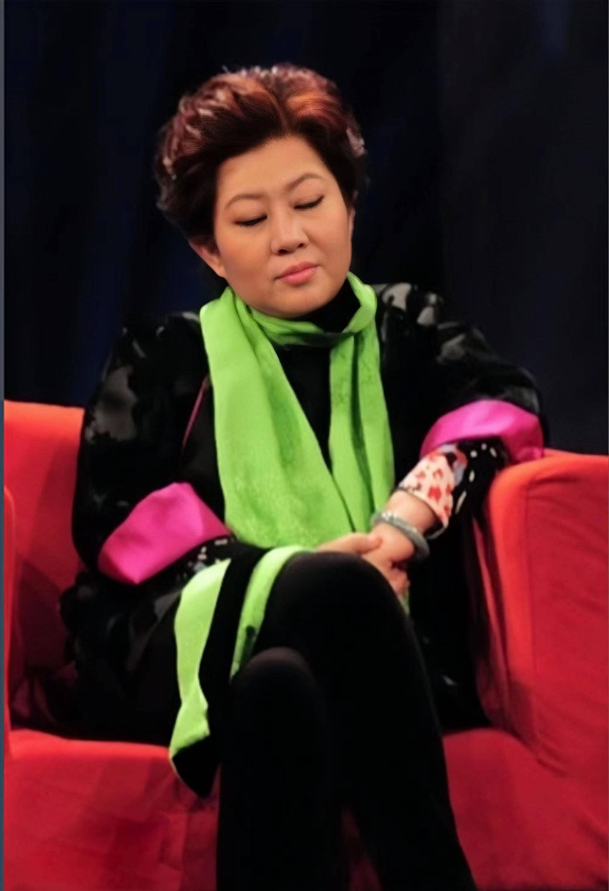 傅丽莉:嫁给孙淳36年无绯闻,62岁坚持丁克,花60万养只狗当儿子!