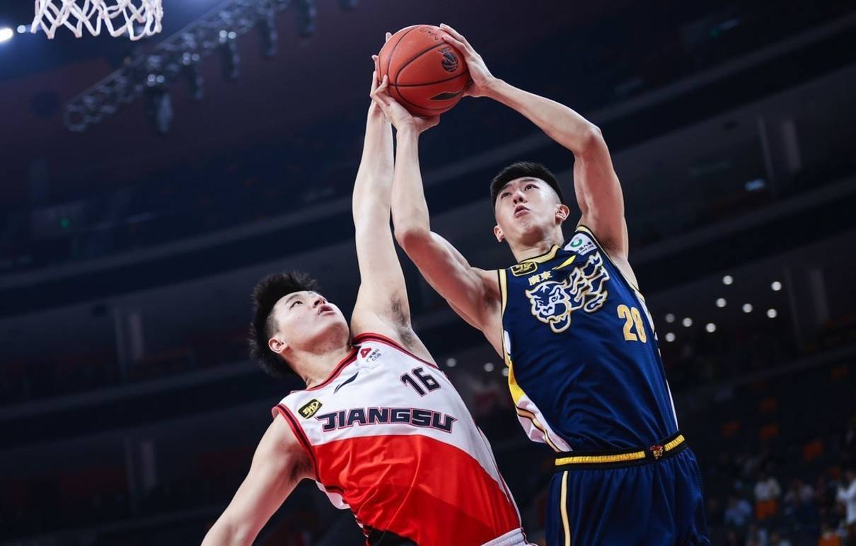 晚上20点！广东队突收坏消息，两大主力退赛，杜锋或召回60分超巨