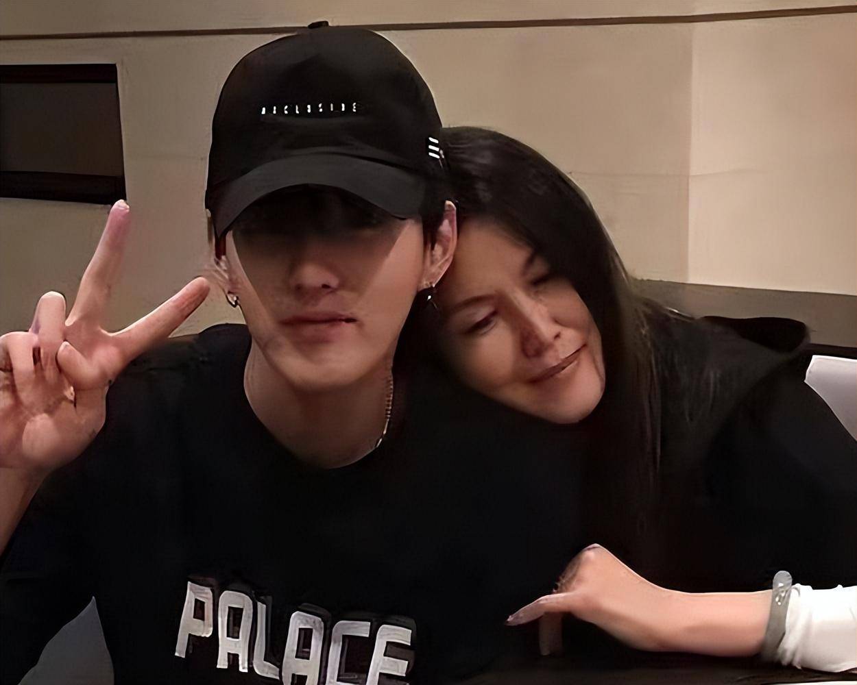 其实吴亦凡的"荒唐",4年前就一览无遗,他很可恨,也很可悲