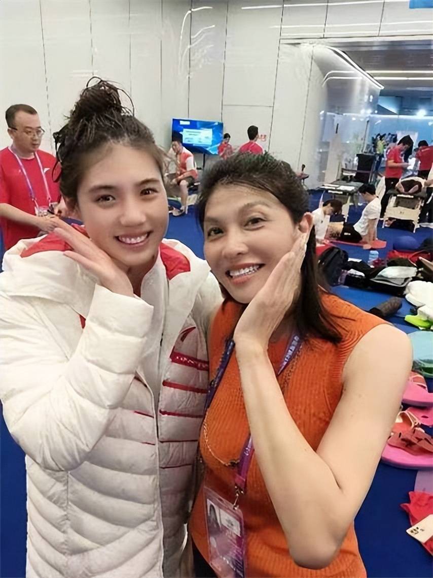 "泳坛名将"庄泳:退役创业成富豪,共有过两段婚姻,今幸福美满