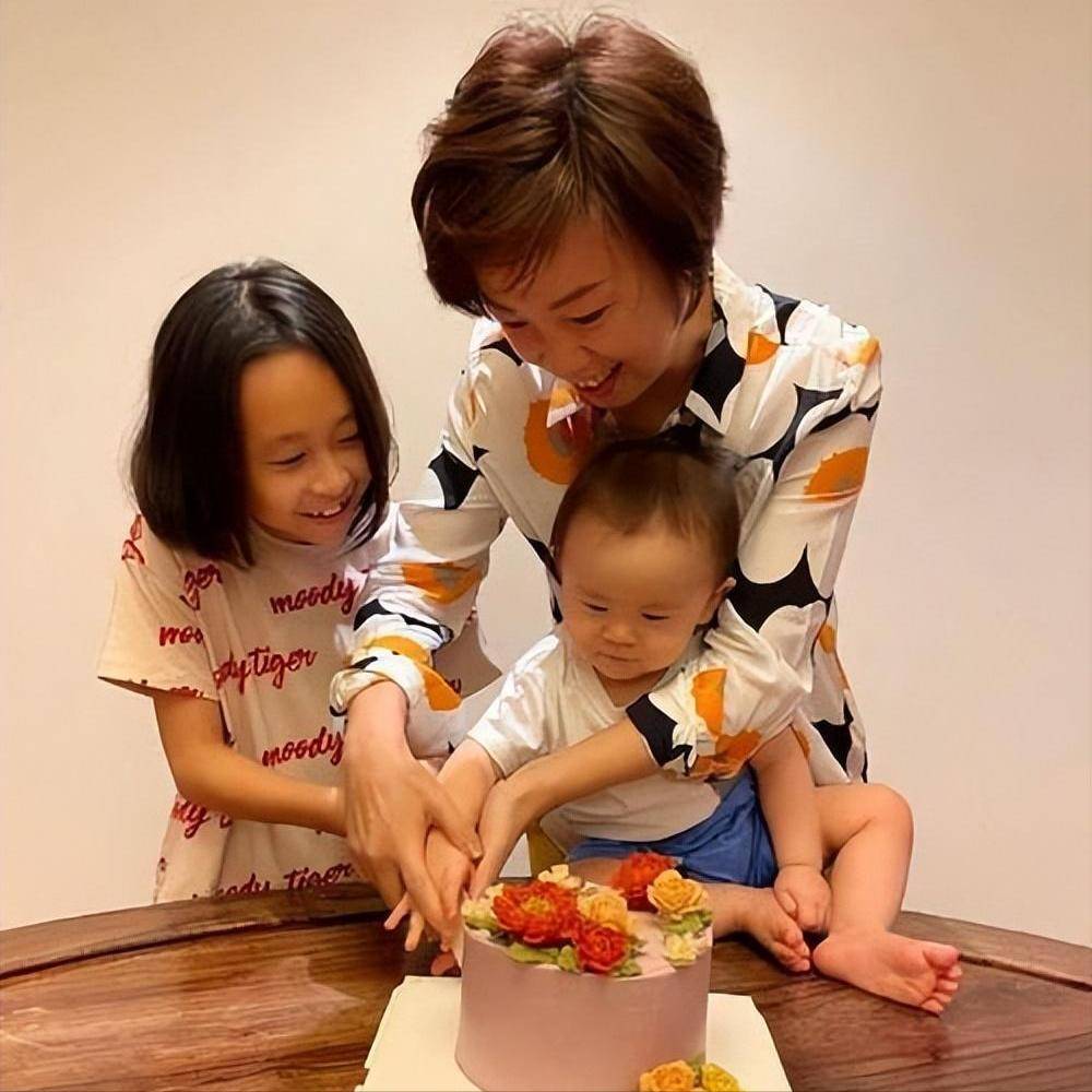 "大魔王"张怡宁,为58岁丈夫生二胎,是真的爱他,跟钱没关系