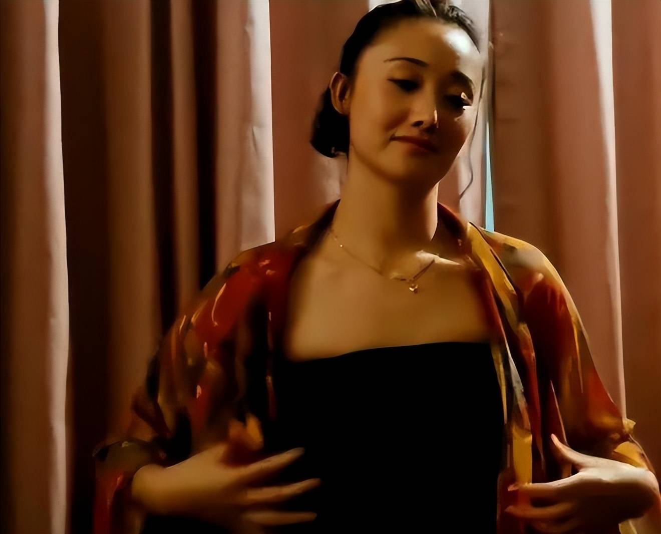 知名演员娟子:凭"令妃"大火,出道多年零绯闻,57岁越活越优雅