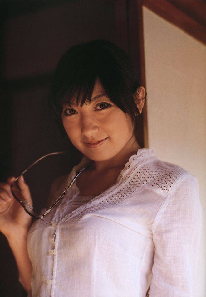 日本知名女优熊田曜子写真大图赏析