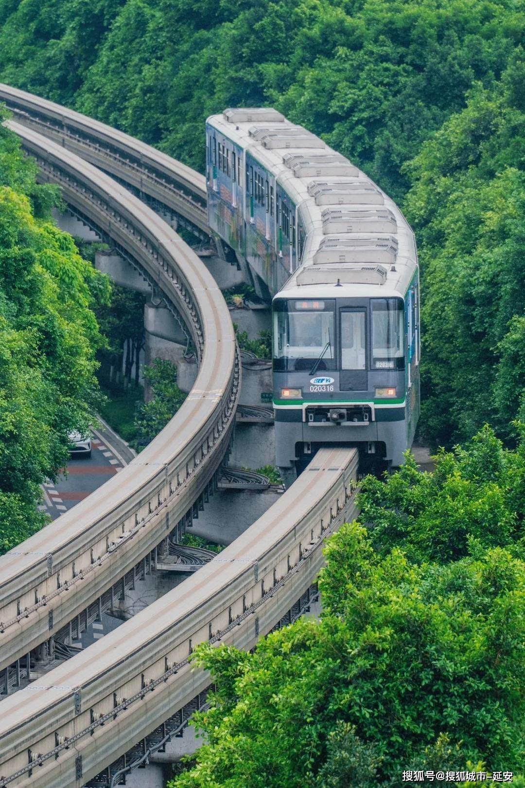 重庆景点照片轻轨图片