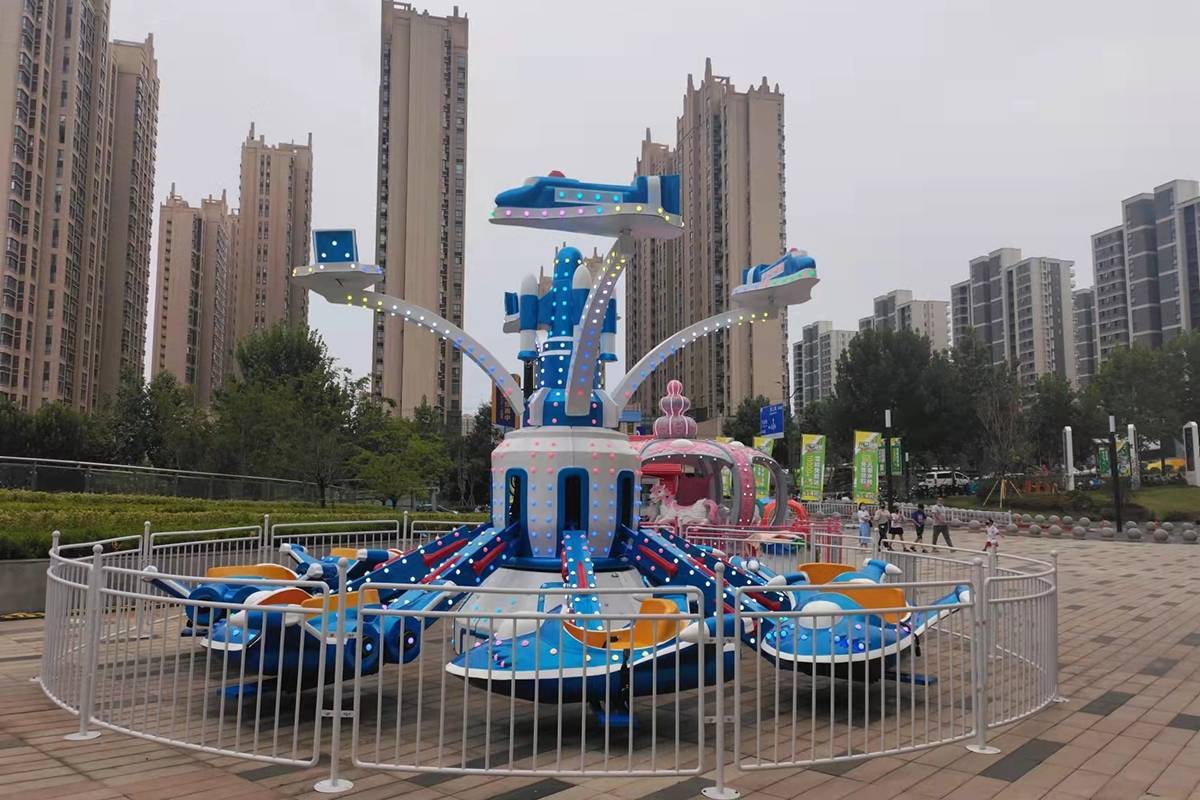 2024年新型自控飞机游乐设备孩子们喜欢的旋转升降飞机