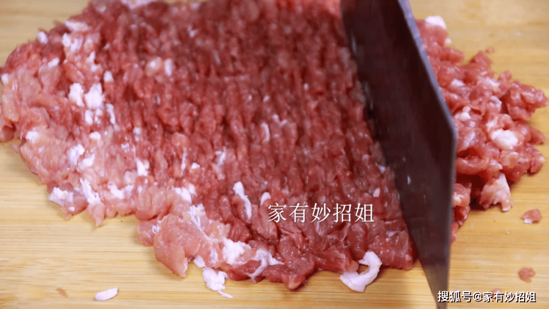 才知道剁肉馅这么简单,1分钟全剁好,又快又省力,方法太棒了_一面_朋友_肉丸