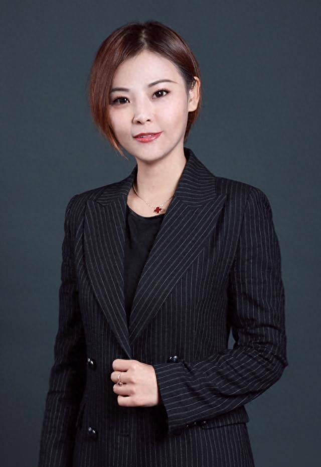 杜兆才身后的女人:31岁下海一路开挂,35岁成"最美足球女老板"